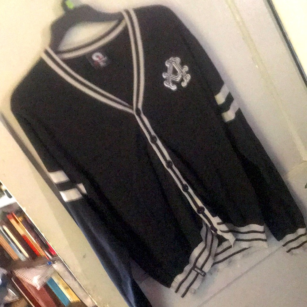 Akademiks sweater